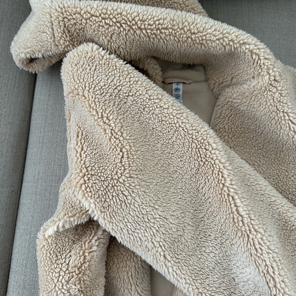 Alo LA Sherpa, lightly worn. In excellent condition - Picture 4 of 4
